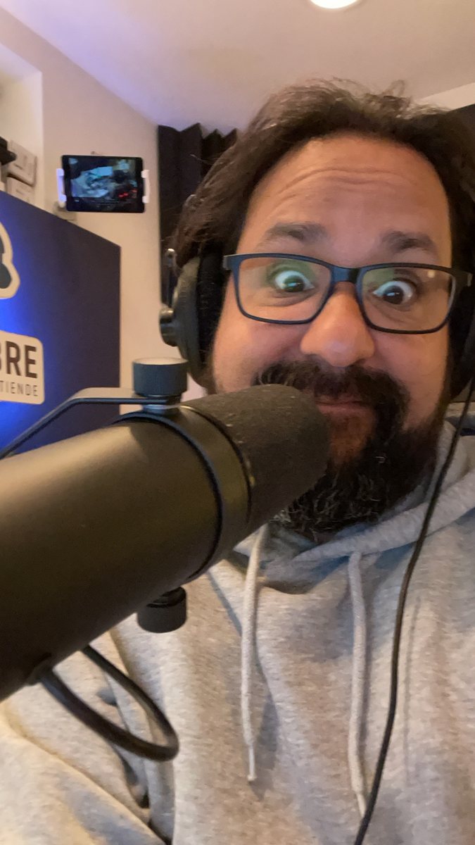 Carlos Cintrón en el estudio de Radio Libre