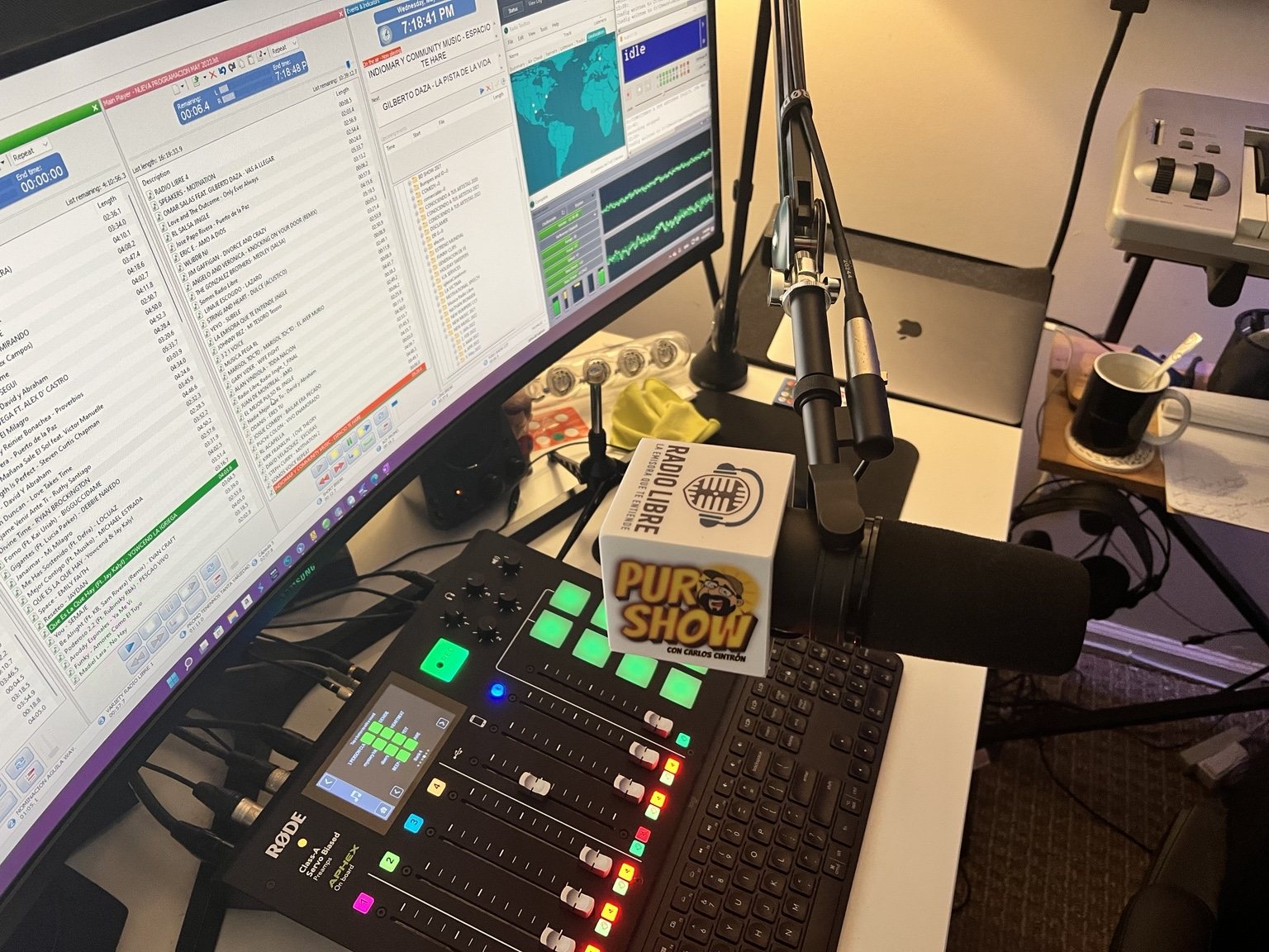 El estudio de Radio Libre en Bayonne, New Jersey